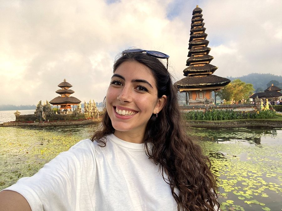 Noemi sorridente a Bali